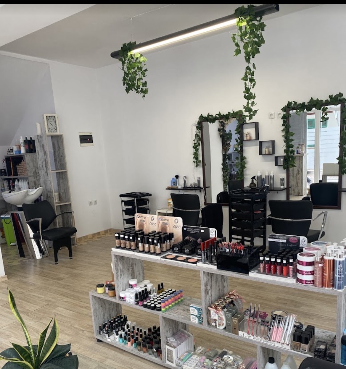Beauty Bar Nails & more 